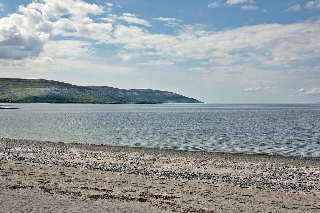 Burren Atlantic Hotel & Holiday Cottages Балливон Экстерьер фото